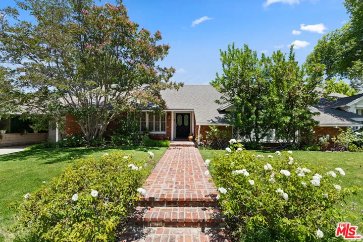 16011 Meadowcrest Road, Los Angeles, California 91403