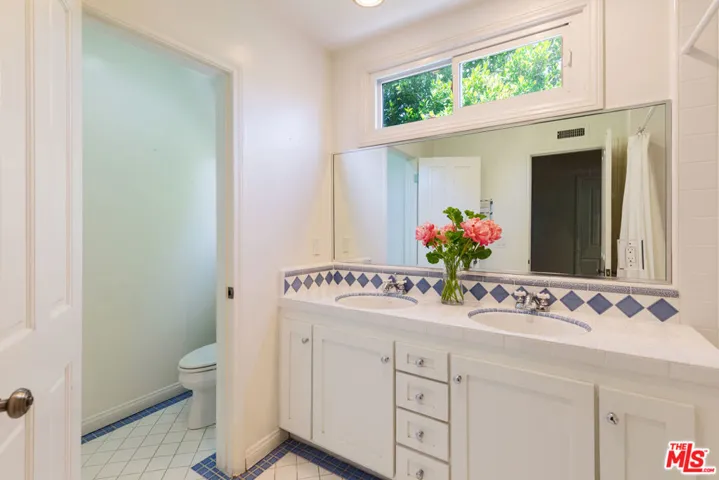 16011 Meadowcrest Road, Los Angeles, California 91403
