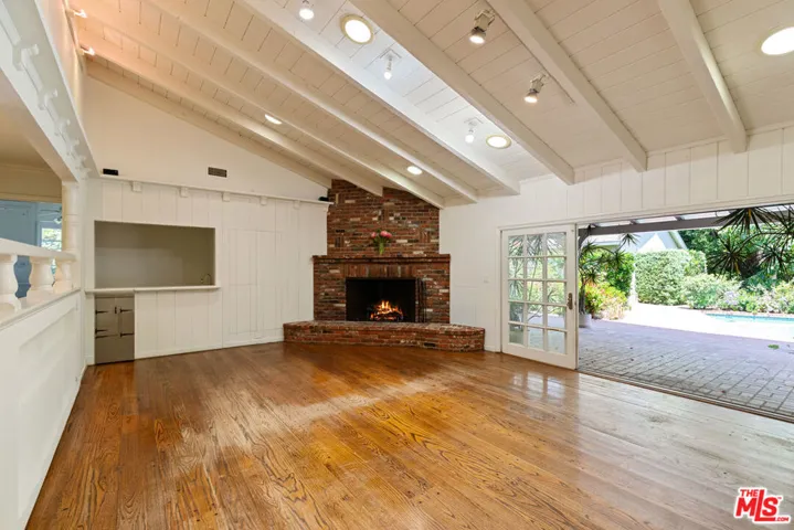16011 Meadowcrest Road, Los Angeles, California 91403