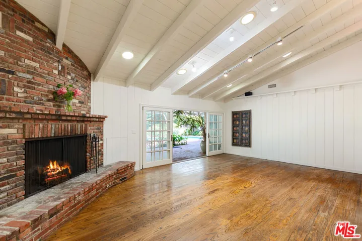 16011 Meadowcrest Road, Los Angeles, California 91403