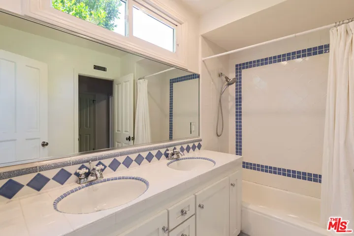 16011 Meadowcrest Road, Los Angeles, California 91403