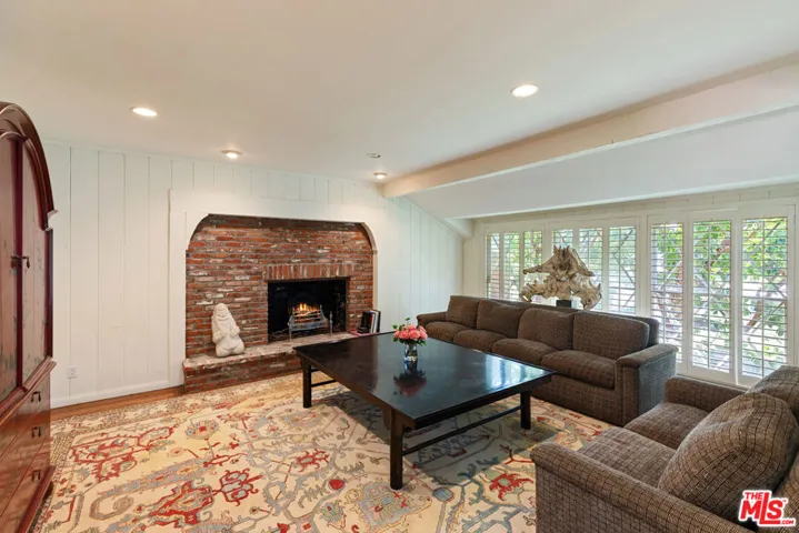 16011 Meadowcrest Road, Los Angeles, California 91403