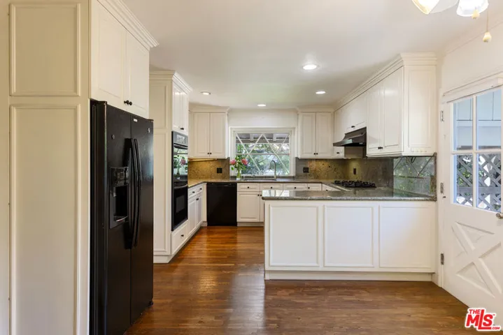 16011 Meadowcrest Road, Los Angeles, California 91403