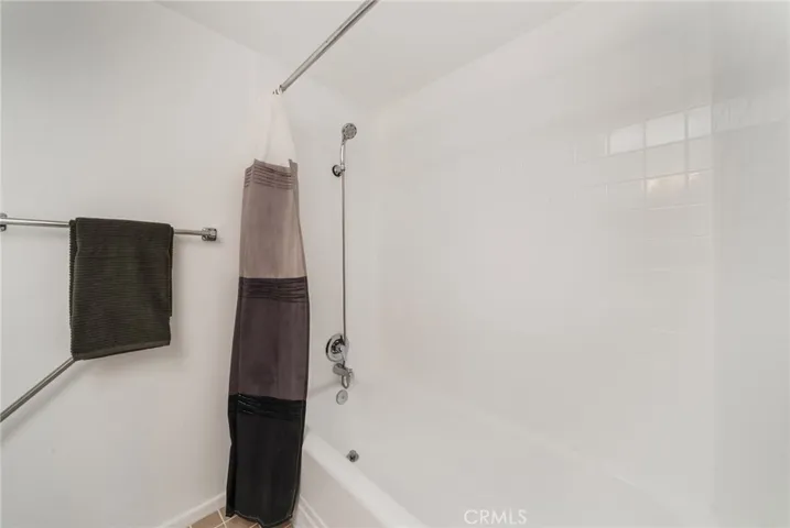 Full Bath with tub.