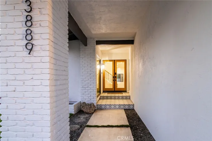 3889 Humboldt Dr.