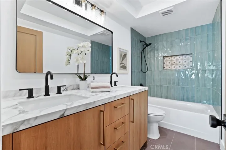 Upstairs Hallway Bathroom