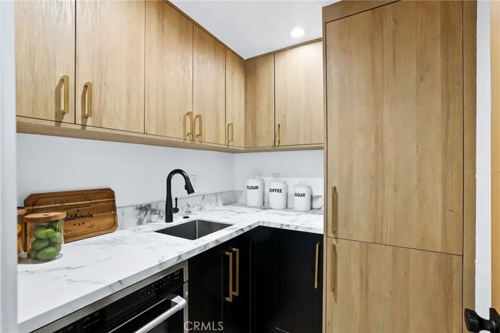 Walk-In Butlers Pantry