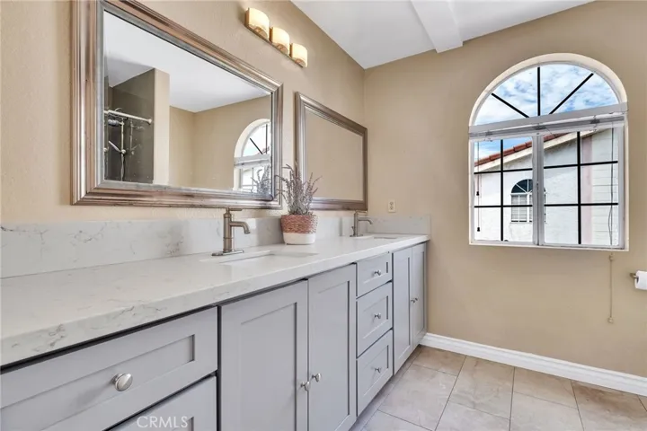Double primary vanity