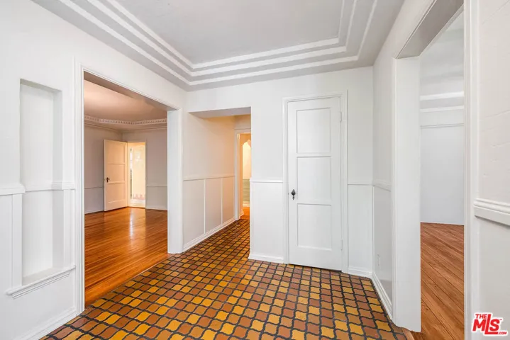 1064 S Ogden Drive, Los Angeles, California 90019