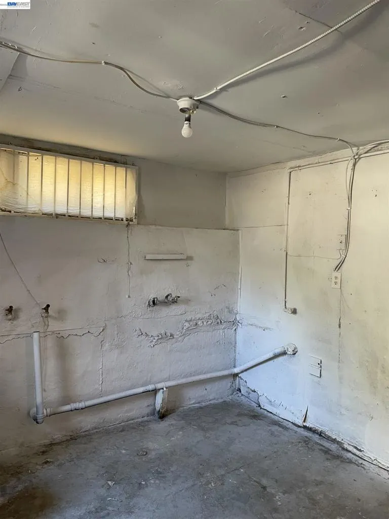 washer & dryer hookups in basement