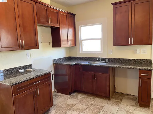 9826 C St, Oakland, California 94603