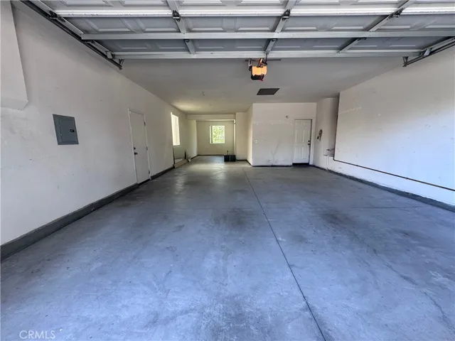 Huge 3 Car Garage!