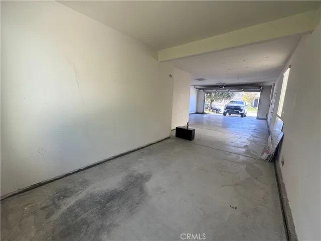 Huge 3 Car Garage!