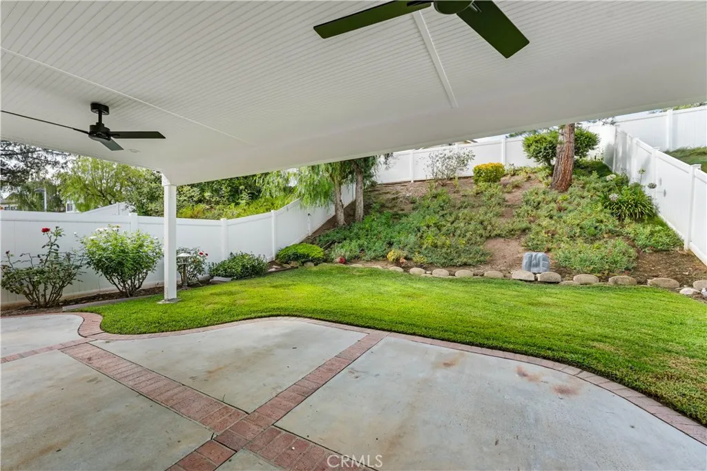 Covered patio with 2 ceiling fans