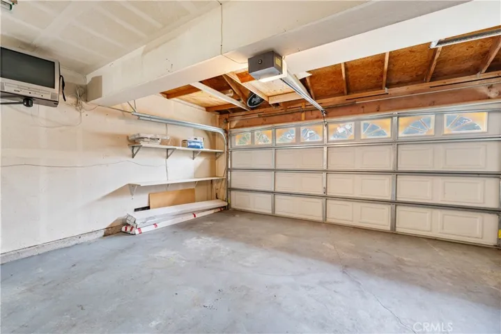 2-car garage with auto opener