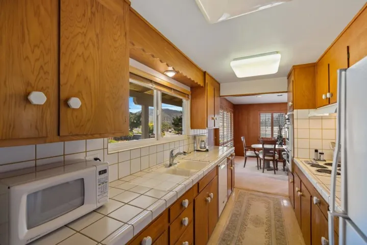 25990 S Carmel Hills Drive, Carmel, California 93923