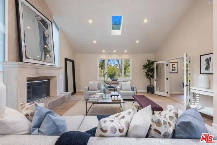 3217 Longridge, Sherman Oaks, California 91423