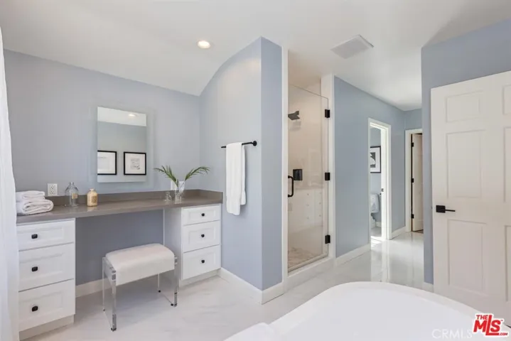 3217 Longridge, Sherman Oaks, California 91423