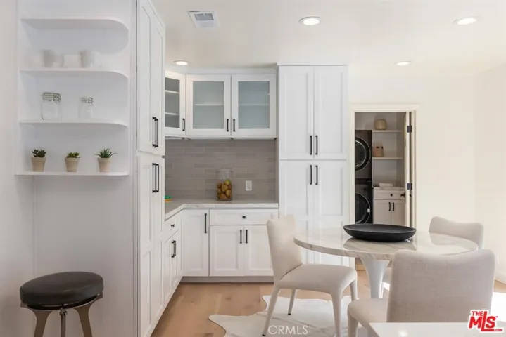 3217 Longridge, Sherman Oaks, California 91423