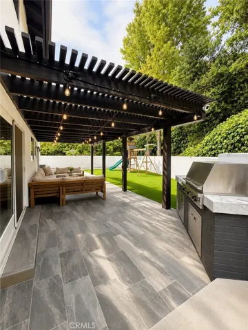 3217 Longridge, Sherman Oaks, California 91423