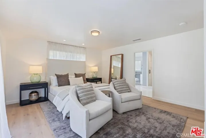3217 Longridge, Sherman Oaks, California 91423