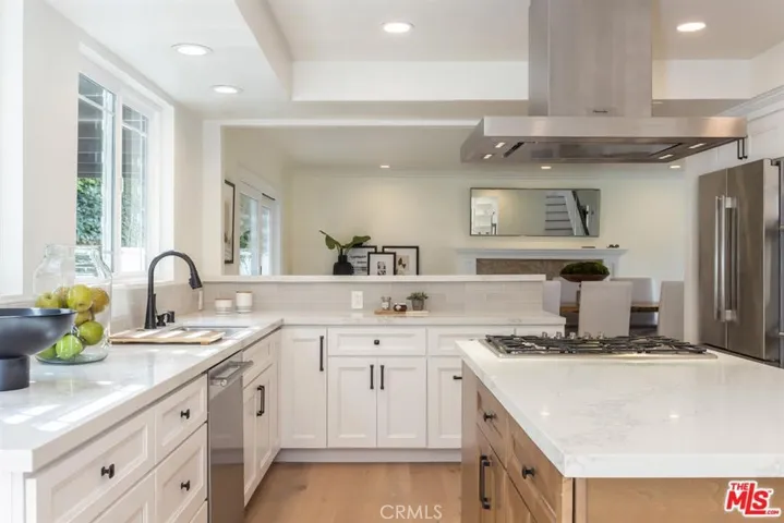 3217 Longridge, Sherman Oaks, California 91423