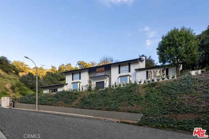 3217 Longridge, Sherman Oaks, California 91423