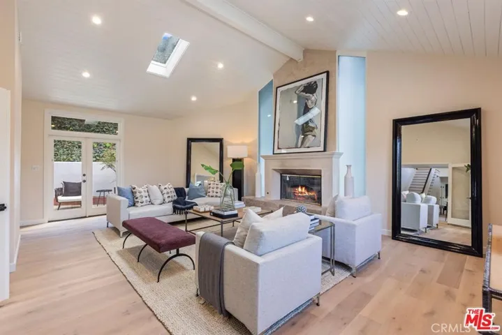 3217 Longridge, Sherman Oaks, California 91423