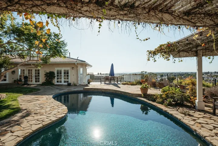 407 Mendoza Terrace, Corona Del Mar, California 92625