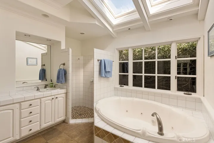 407 Mendoza Terrace, Corona Del Mar, California 92625