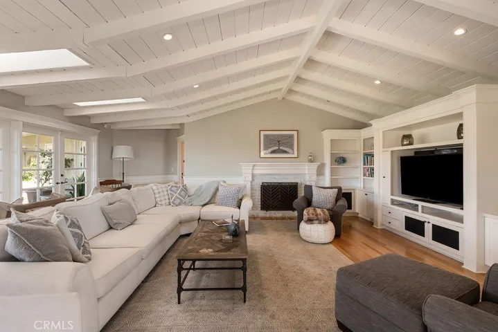 407 Mendoza Terrace, Corona Del Mar, California 92625