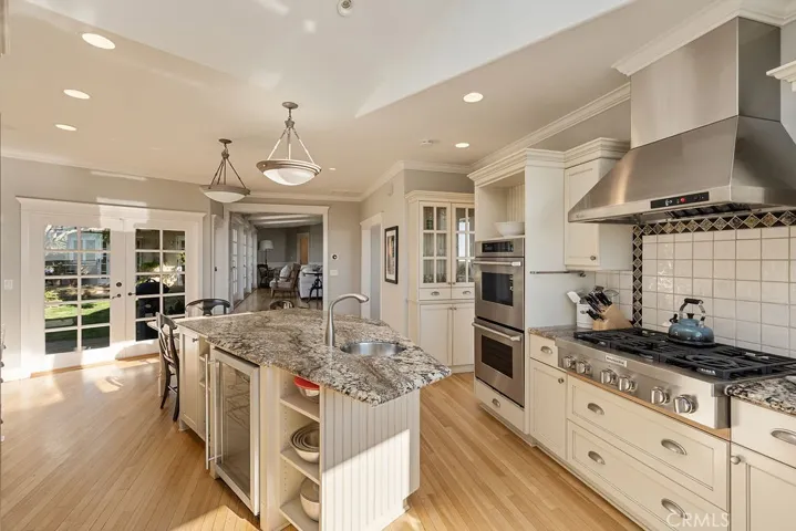 407 Mendoza Terrace, Corona Del Mar, California 92625