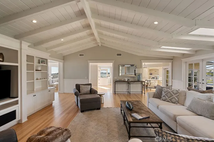 407 Mendoza Terrace, Corona Del Mar, California 92625