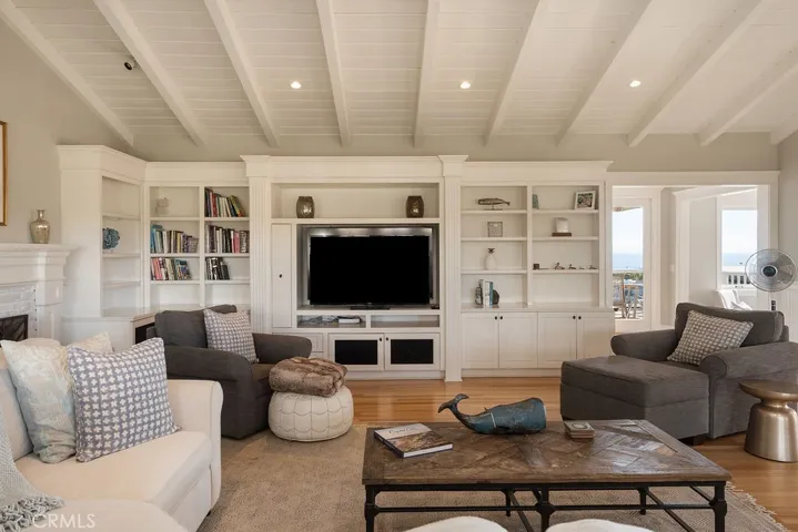 407 Mendoza Terrace, Corona Del Mar, California 92625