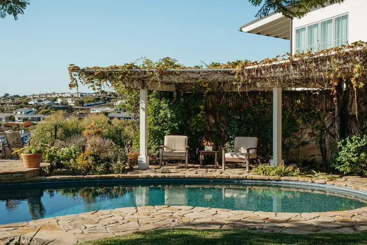 407 Mendoza Terrace, Corona Del Mar, California 92625
