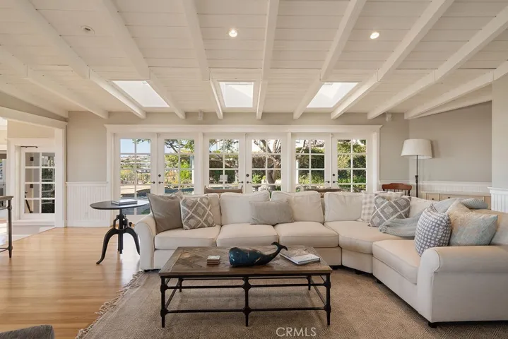 407 Mendoza Terrace, Corona Del Mar, California 92625