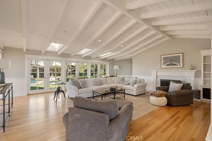 407 Mendoza Terrace, Corona Del Mar, California 92625