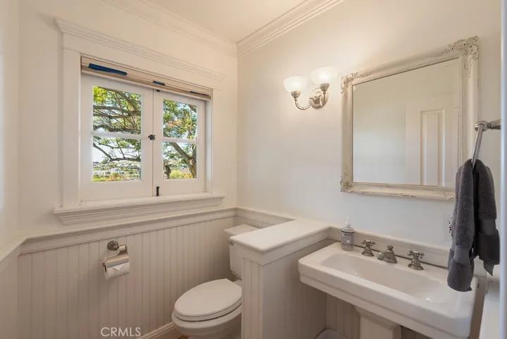 407 Mendoza Terrace, Corona Del Mar, California 92625