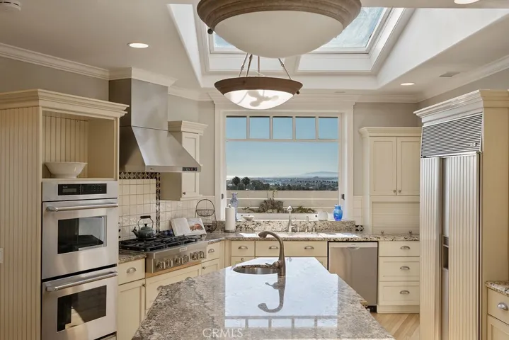 407 Mendoza Terrace, Corona Del Mar, California 92625
