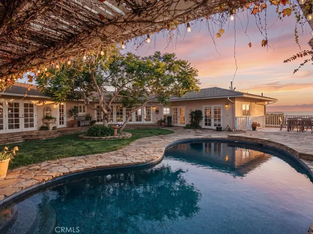 407 Mendoza Terrace, Corona Del Mar, California 92625