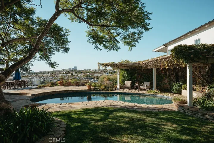 407 Mendoza Terrace, Corona Del Mar, California 92625