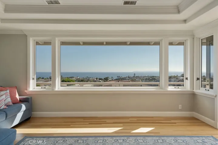 407 Mendoza Terrace, Corona Del Mar, California 92625