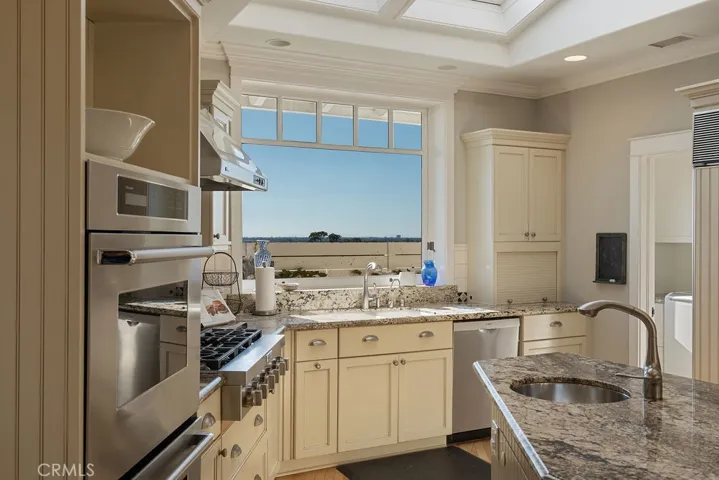 407 Mendoza Terrace, Corona Del Mar, California 92625
