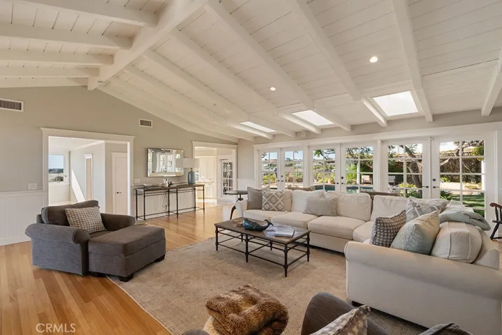 407 Mendoza Terrace, Corona Del Mar, California 92625