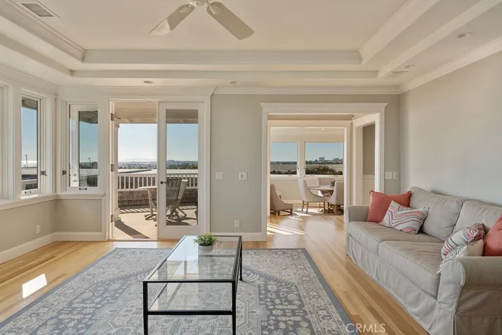 407 Mendoza Terrace, Corona Del Mar, California 92625