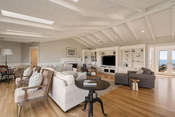 407 Mendoza Terrace, Corona Del Mar, California 92625