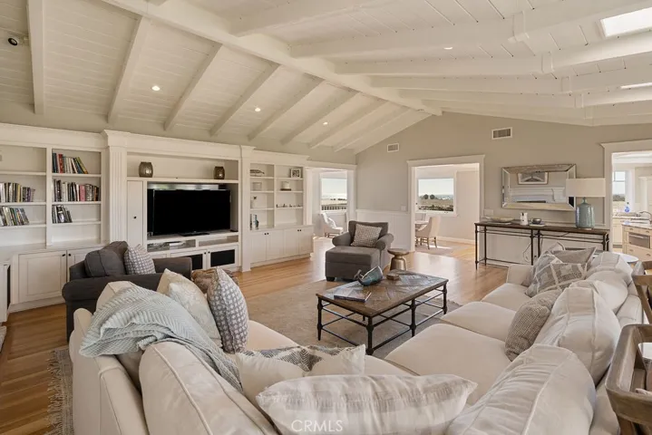 407 Mendoza Terrace, Corona Del Mar, California 92625