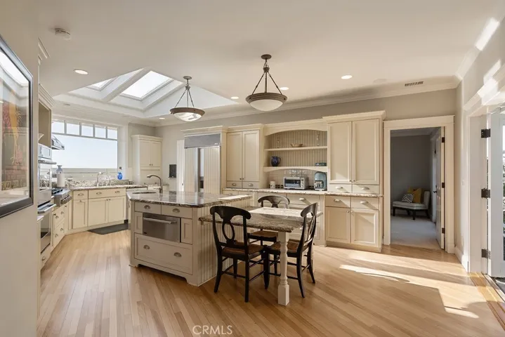 407 Mendoza Terrace, Corona Del Mar, California 92625