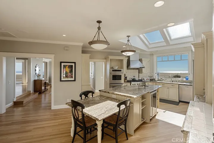 407 Mendoza Terrace, Corona Del Mar, California 92625