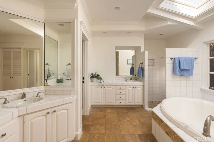 407 Mendoza Terrace, Corona Del Mar, California 92625